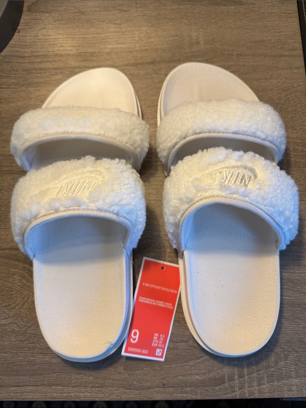 Nike Womens 9 White Fuzzy Sherpa Slide Sandals